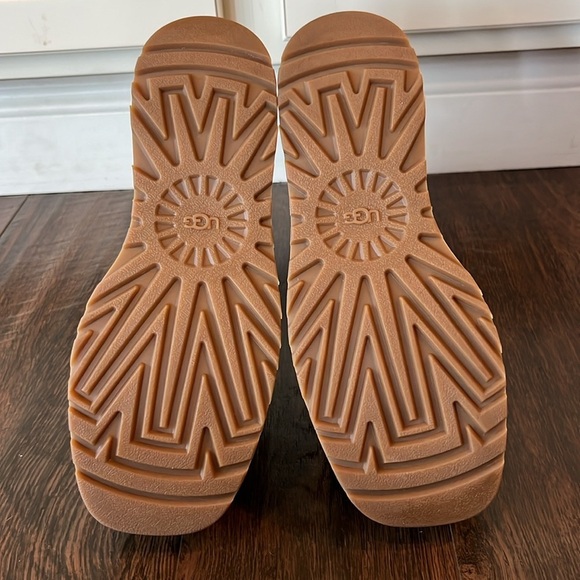 NWT UGG CityFunk Mid Boots! - Picture 8 of 9